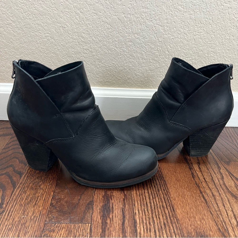 Kork-Ease Castaneda Black Suede Leather Ankle Boots Booties Women’s Size US 7.5